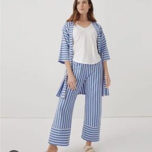 Pact Women’s Organic Cotton Staycation Short Robe size M/L